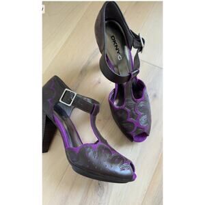 90s Does 40s DKNYC T-Strap Heels Brown & Purple Leather Vintage Style Pumps